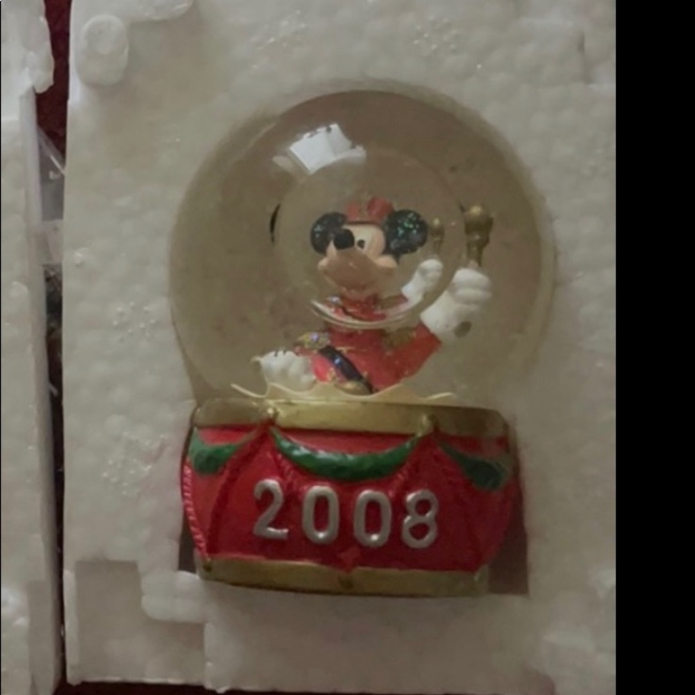 2008 Mickey snow globe